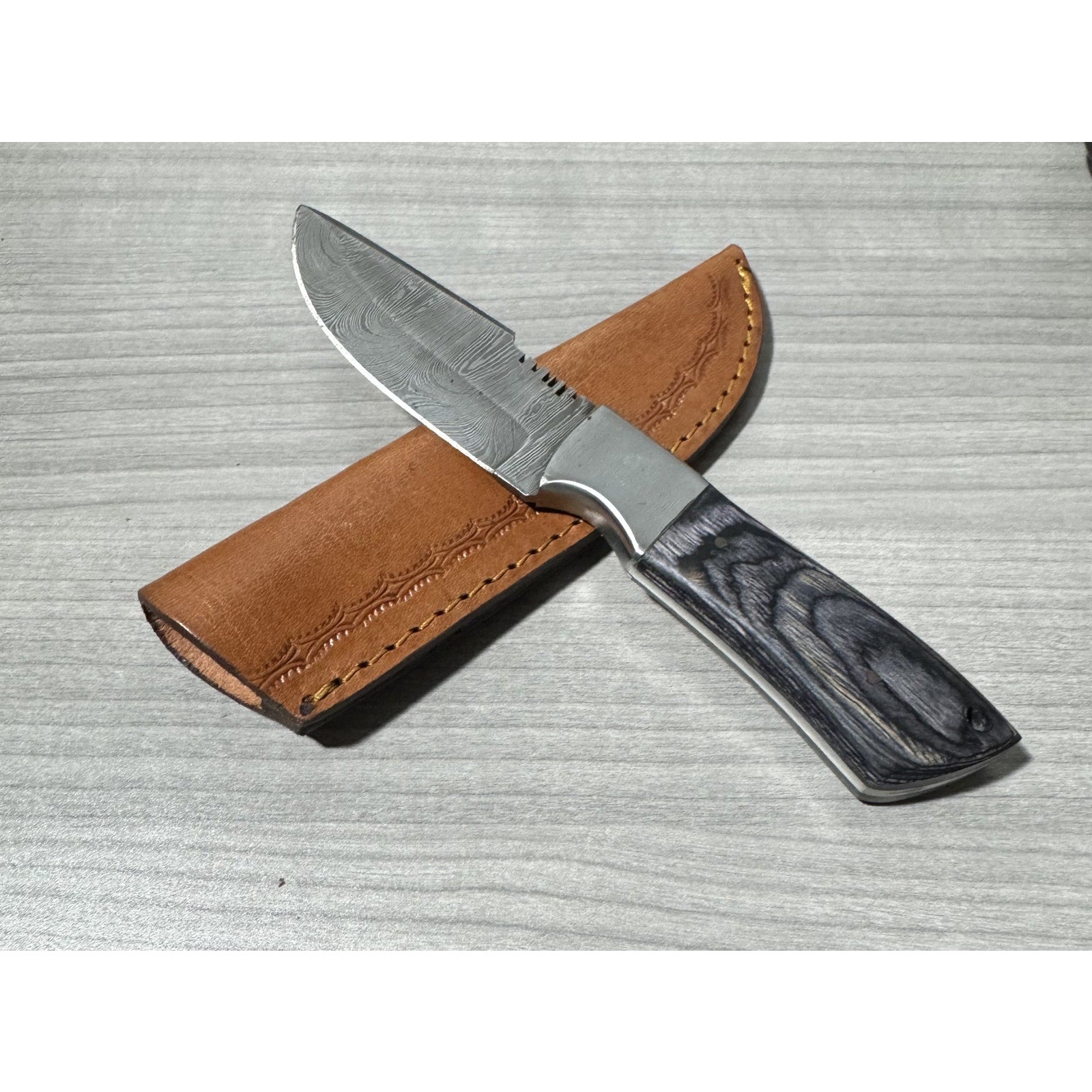 Handmade Damascus Steel Fixed Blade with Sheath